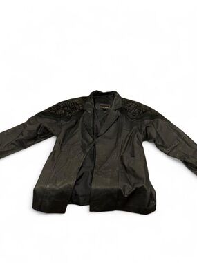 Vintage Black Women’s Genuine Leather Trench Coat with Quilted Shoulder Detail |